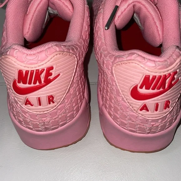 Nike AIR MAX 90 Shanghai Space Pink
TREAT YOURSELF Must Win Cake sneaker Barbie - Picture 5 of 12